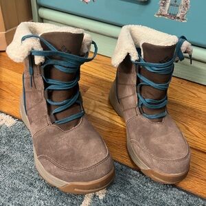 Columbia Women's Winter waterproof boots 9.5